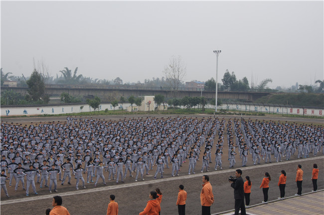 我校阳光大课间活动荣获泸州市第一名