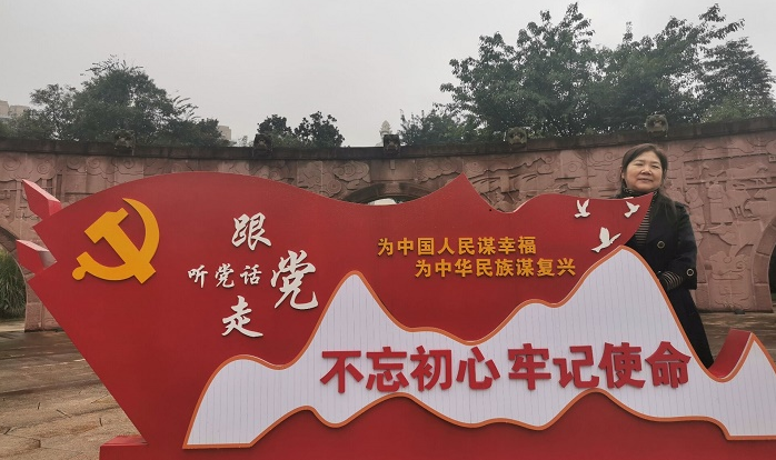 泸县建校开展中秋国庆双节户外文体活动